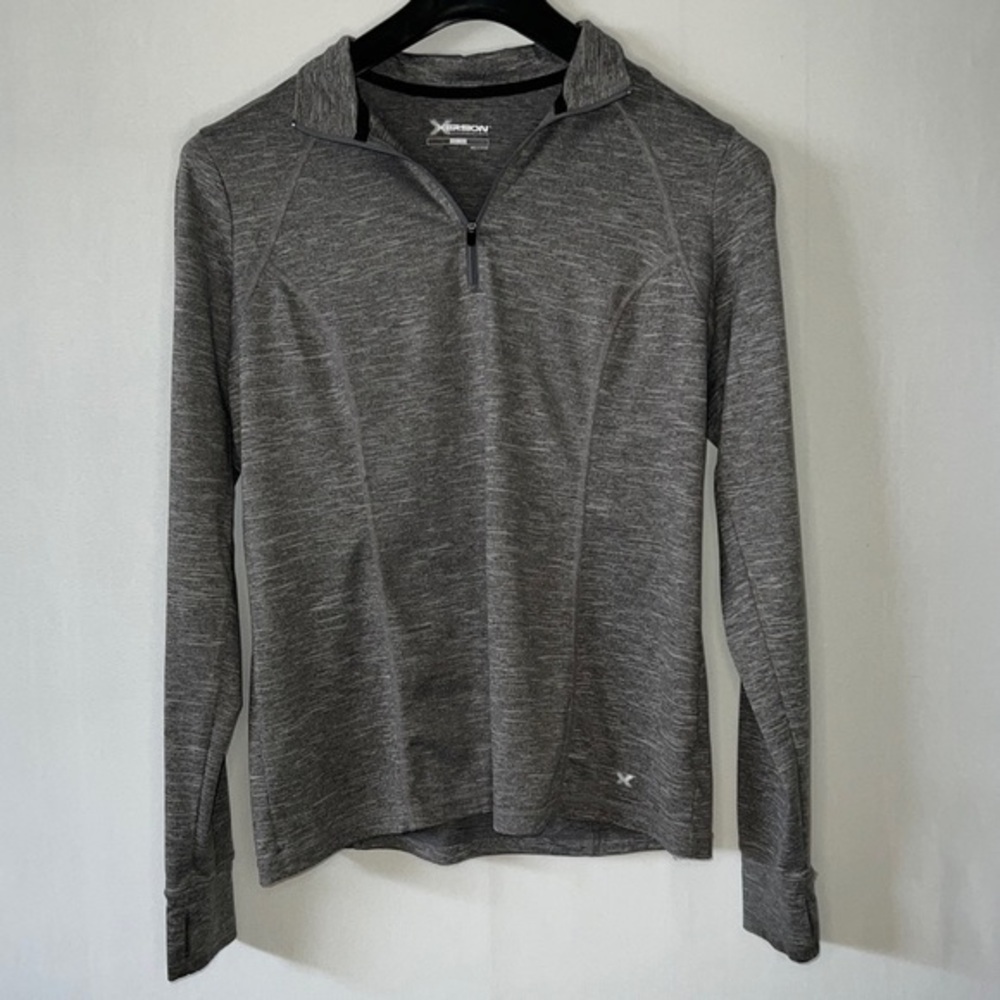 Xersion Lightweight Mock Neck Top Gray Thumbholes  Size M.